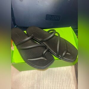CROCS Black Miami toe loop sandals